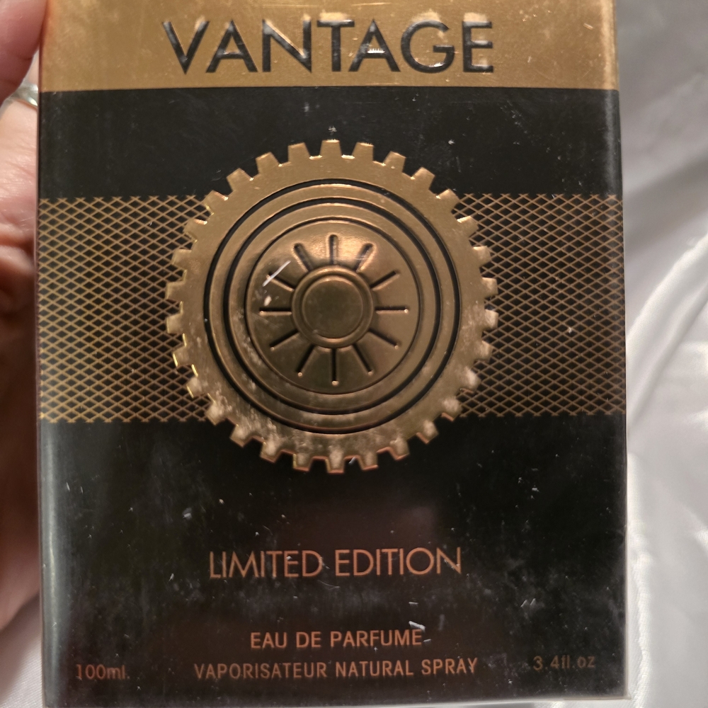 Vantage Limited Edition Eau de Parfum - Lattafa Black & Gold Packaging.
